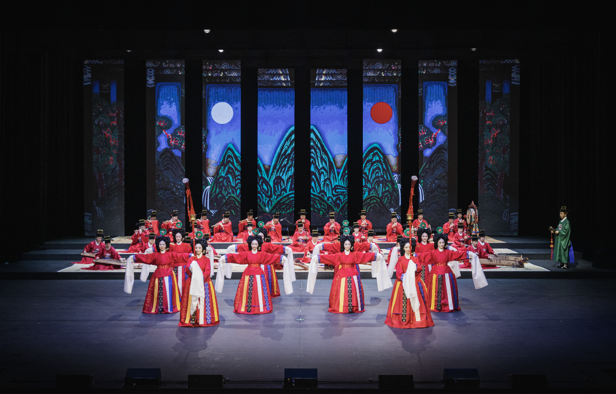 Bongraeui — court dance of the phoenix