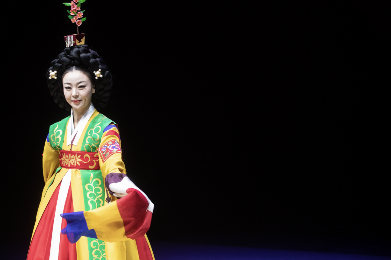 Chunaengjeon — solo court dance