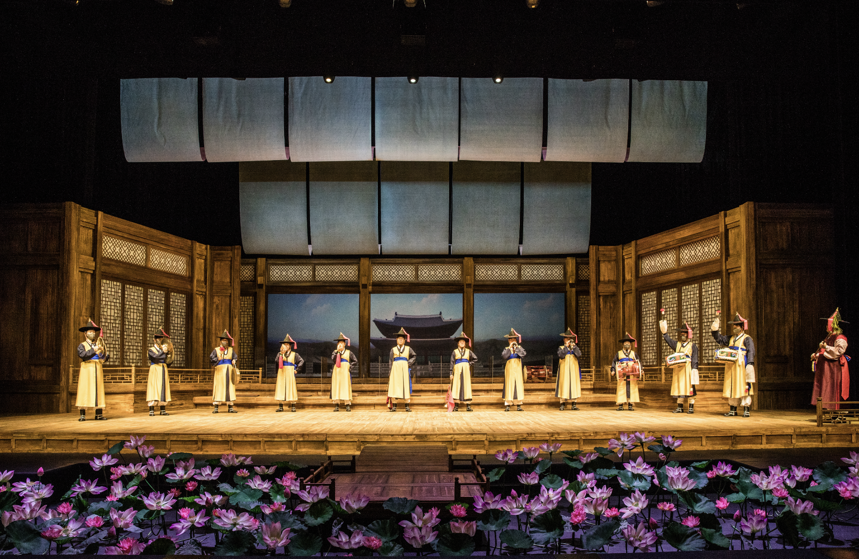 Daechwita — court military music with percussion and winds